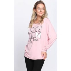 Jasnoróżowa Bluzka Love For Fashion. Szare bluzki damskie Born2be, s, z nadrukiem, z okrągłym kołnierzem, z długim rękawem. Za 44,99 zł.