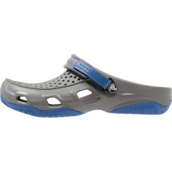 Crocs SWIFTWATER DECK Sandały kąpielowe slate grey. Szare kąpielówki męskie Crocs, m, z gumy. W wyprzedaży za 127,20 zł.