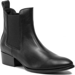 Sztyblety TOMMY JEANS - Pin Logo Mid Heel Chelsea Boot EN0EN00685 Black BDS. Czarne kozaki damskie Tommy Jeans, na co dzień, z jeansu, bez obcasa, na obcasie, bez zapięcia. Za 749,00 zł.