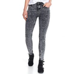 Spodnie długie damskie skinny. Szare spodnie damskie Top Secret, na wiosnę, s, bez wzorów, z jeansu. W wyprzedaży za 49,99 zł.