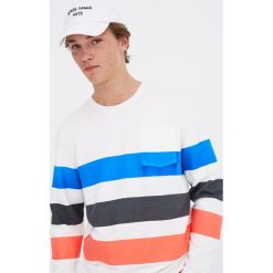 Bluza z jaskrawymi pasami Pacific Republic. Białe bluzy męskie Pull&Bear, m, bez wzorów, bez kołnierzyka, bez rękawów, bez kaptura. Za 69,90 zł.