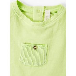 Mango Kids - Top dziecięcy Green 62-80 cm. Zielone bluzki dziewczęce Mango Kids, z aplikacjami, z bawełny, z okrągłym kołnierzem, z krótkim rękawem. W wyprzedaży za 12,90 zł.