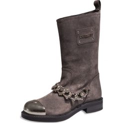 Botki Love Moschino. Szare botki damskie Love Moschino, ze skóry, bez obcasa, bez zapięcia. Za 1540,00 zł.