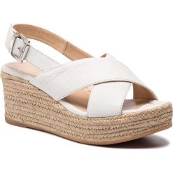 Espadryle UNISA - Kensa Sty Ivory. Białe espadryle damskie Unisa, bez wzorów, ze skóry, bez obcasa, na obcasie. W wyprzedaży za 339,00 zł.