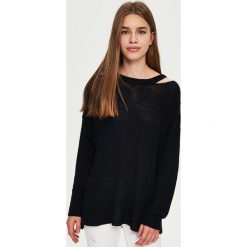 Swetry klasyczne damskie: Sweter z wycięciem – Czarny