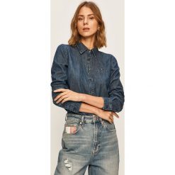 Tommy Hilfiger - Koszula. Niebieskie bluzki damskie TOMMY HILFIGER, na co dzień, bez wzorów, z bawełny, klasyczne, z klasycznym kołnierzykiem, z długim rękawem. W wyprzedaży za 279,90 zł.