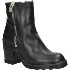 Botki bronx 33741-ag. Botki damskie Bronx, bez obcasa, bez zapięcia. W wyprzedaży za 189,99 zł.