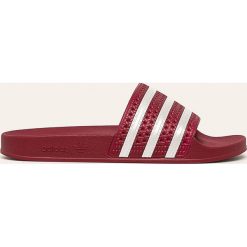 Adidas Originals - Klapki. Czerwone kapcie męskie adidas Originals, z materiału. W wyprzedaży za 149,90 zł.