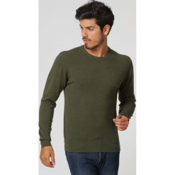 Swetry klasyczne męskie: Sweter w kolorze khaki