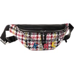 Saszetka nerka KARL LAGERFELD - 201W3067 White/Mult. Czarne nerki damskie KARL LAGERFELD, bez wzorów, ze skóry, bez dodatków. W wyprzedaży za 629,00 zł.