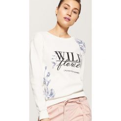 Bluzy damskie: Bluza z kwiatowym motywem – Kremowy