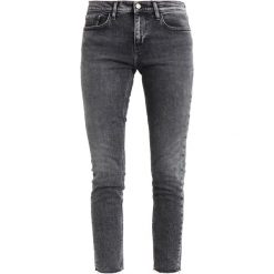 Calvin Klein Jeans MID RISE SKINNY ANKLE Jeans Skinny Fit j division black str. Czarne jeansy damskie marki Calvin Klein Jeans. W wyprzedaży za 419,30 zł.