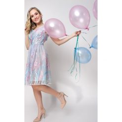Sukienka tiulowa z haftem sweet. Niebieskie sukienki damskie marki Jestes Modna, na imprezę, s, w koronkowe wzory, z koronki, z asymetrycznym kołnierzem, bez rękawów, asymetryczne. W wyprzedaży za 199,00 zł.