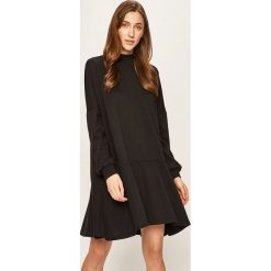 Vero Moda - Sukienka. Czarne sukienki damskie Vero Moda, na co dzień, s, bez wzorów, z bawełny, casualowe, z golfem, z długim rękawem, długie, mini, rozkloszowane. W wyprzedaży za 99,90 zł.