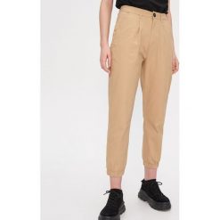 Spodnie typu jogger - Beżowy. Brązowe spodnie damskie House, s. Za 79,99 zł.