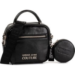 Torebka Versace Jeans Couture E1VUBBK1. Czarne torebki klasyczne damskie Versace Jeans Couture, bez wzorów, z jeansu, na ramię, bez dodatków. W wyprzedaży za 569,00 zł.