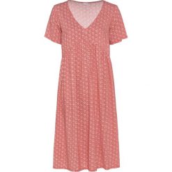 Sukienka bonprix rabarbarowy z nadrukiem. Różowe sukienki damskie bonprix, z nadrukiem, z dekoltem w serek, bez rękawów. Za 134,99 zł.