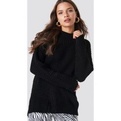 Glamorous Sweter z kopertowym tyłem - Black. Czarne swetry damskie marki Glamorous, bez wzorów, z dzianiny, bez rękawów, bez kaptura. W wyprzedaży za 85,17 zł.