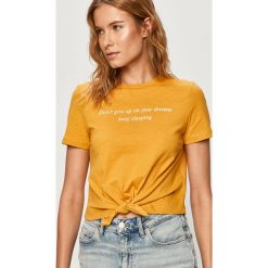 Only - T-shirt. Białe bluzki damskie ONLY, s, w grochy, z bawełny, casualowe, z okrągłym kołnierzem. W wyprzedaży za 49,90 zł.