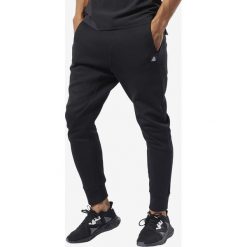 Reebok Spodnie dresowe Czarny. Czarne spodnie męskie Reebok, s, bez wzorów, z bawełny. Za 240,95 zł.