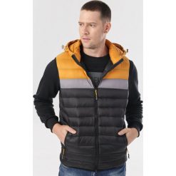 Czarno-Żółta Kamizelka Rislenne. Czarne kurtki męskie Born2be, xxl, bez wzorów. Za 149,99 zł.