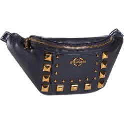 Saszetka nerka LOVE MOSCHINO - JC4284PP0BKO0000 Nero. Czarne nerki damskie Love Moschino, bez wzorów, ze skóry ekologicznej, młodzieżowe, bez dodatków. Za 799,00 zł.