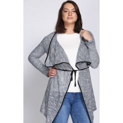 Granatowy Kardigan Ones Inquires. Niebieskie swetry damskie Born2be, xl, w paski, bez rękawów, bez kaptura. Za 39,99 zł.