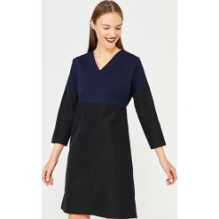 Simple - Sukienka. Szare sukienki damskie koktajlowe marki Simple, z elastanu, mini, proste. W wyprzedaży za 299,90 zł.