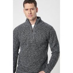 Czarny Golf Isirryss. Czarne bluzy męskie Born2be, xl, bez wzorów, z golfem, bez rękawów, bez kaptura. Za 69,99 zł.