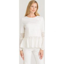 BLUZKA TWINSET. Białe bluzki damskie Twinset, s, w koronkowe wzory, z materiału, z okrągłym kołnierzem, bez rękawów. Za 719,00 zł.