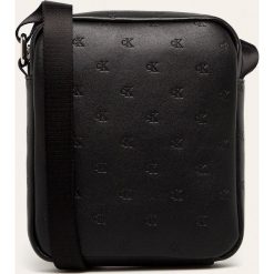 Calvin Klein Jeans - Torba. Czarne torby męskie skórzane Calvin Klein Jeans, w paski, z jeansu, casualowe, na ramię, małe. W wyprzedaży za 239,90 zł.