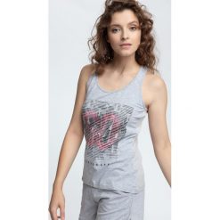 Top damski TSD005 - chłodny jasny szary. Szare topy damskie marki 4f, z elastanu. W wyprzedaży za 39,99 zł.
