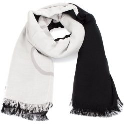 Szal CALVIN KLEIN - Block Out Scarf W K40K400193 101. Białe szaliki damskie marki Calvin Klein, z materiału. Za 229,00 zł.