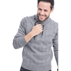 Sweter w kolorze szarym. Szare swetry męskie William de Faye, m, bez wzorów, z kaszmiru, ze stójką, bez kaptura. W wyprzedaży za 159,95 zł.