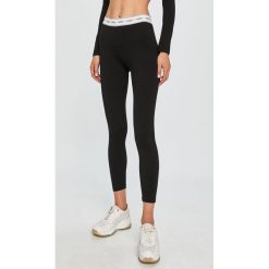 Guess Jeans - Legginsy. Czarne spodnie damskie Guess Jeans, s, z nadrukiem, z bawełny. Za 169,90 zł.