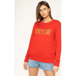 Bluza Versace Jeans Couture B6HVA72T. Czerwone bluzy damskie Versace Jeans Couture, m, bez wzorów, z jeansu, bez rękawów, bez kaptura. W wyprzedaży za 639,00 zł.