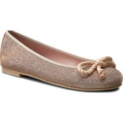 Baleriny PRETTY BALLERINAS - Rosario 38.165 Tan 9001. Szare baleriny damskie marki Pretty Ballerinas, bez wzorów, z materiału, bez obcasa, na obcasie. W wyprzedaży za 369,00 zł.