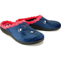 INBLU EC-64 granatowy, kapcie damskie. Niebieskie kapcie damskie Inblu, z tkaniny. Za 69,90 zł.