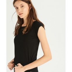 Gładki t-shirt - Czarny. Czarne t-shirty damskie marki Sinsay, s, bez wzorów, bez kołnierzyka. Za 9,99 zł.