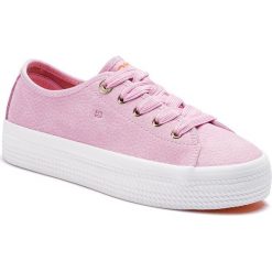 Tenisówki TOMMY HILFIGER - Nubuck Flatform Sneaker FW0FW04090 Pink Lavender 518. Różowe półbuty damskie TOMMY HILFIGER, na co dzień, bez wzorów, ze skóry, bez obcasa, na płaskiej podeszwie, bez zapięcia. W wyprzedaży za 309,00 zł.