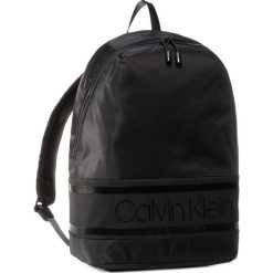 Plecak CALVIN KLEIN - Striped Logo K50K505376 BLK. Czarne plecaki męskie Calvin Klein, bez wzorów, z materiału, sportowe. W wyprzedaży za 279,00 zł.