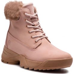 Trapery TAMARIS - 1-25711-31 Light Pink 526. Różowe trapery damskie Tamaris, ze skóry, bez obcasa, bez zapięcia. W wyprzedaży za 219,00 zł.