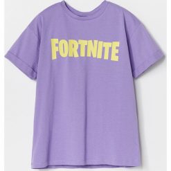 Bawełniany t-shirt Fortnite - Fioletowy. Fioletowe t-shirty męskie Reserved, bez wzorów, z bawełny, bez kołnierzyka. Za 39,99 zł.
