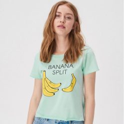 T-shirt z nadrukiem w banany - Zielony. T-shirty damskie Sinsay. W wyprzedaży za 7,99 zł.