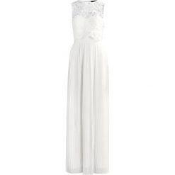 TFNC CAMDEN MAXI Suknia balowa ivory. Białe sukienki damskie marki TFNC, bez wzorów, z poliesteru, wizytowe, bez kołnierzyka, bez rękawów, maxi. Za 379,00 zł.
