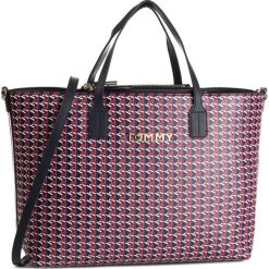 Torebka TOMMY HILFIGER - Iconic Tommy Satchel Mono AW0AW07043 903. Czerwone torebki klasyczne damskie TOMMY HILFIGER, bez wzorów, ze skóry ekologicznej, klasyczne, bez dodatków. Za 699,00 zł.