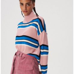 Sweter oversize z golfem - Różowy. Różowe swetry damskie Sinsay, s, bez wzorów, bez rękawów. Za 59,99 zł.