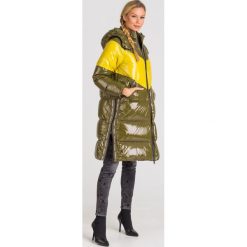 PŁASZCZ PUCHOWY TWINSET. Zielone kurtki damskie Twinset, z aplikacjami, z materiału. Za 1619,00 zł.