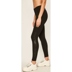 Calvin Klein Jeans - Legginsy. Czarne spodnie damskie Calvin Klein Jeans, s, z nadrukiem, z elastanu. Za 299,90 zł.