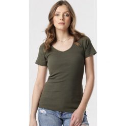 Ciemnozielony T-shirt Blomsea. Zielone koszule damskie Born2be, s, bez wzorów, bez kołnierzyka, bez rękawów. W wyprzedaży za 44,99 zł.